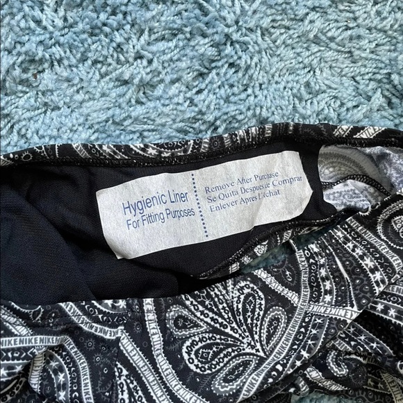 Nike Woman’s One-piece Swimsuit - Picture 7 of 7